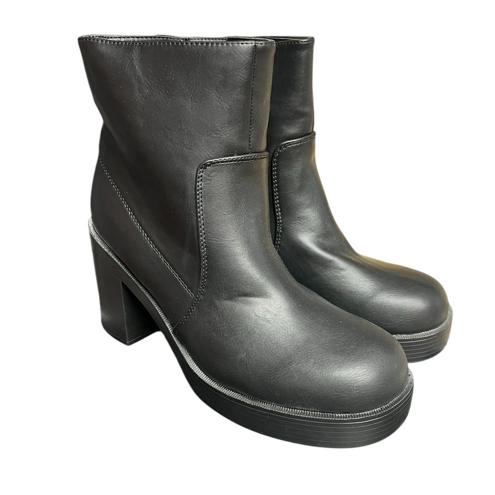NWT Mia McKenna Black Block Heel Booties 9